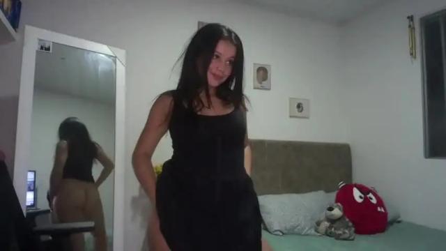 Image 2 of daphnee11 Stream on Chaturbate on 22 months ago