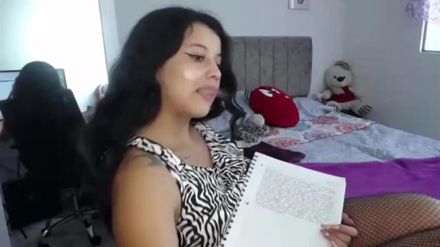 Image 8 of daphnee11 Stream on Chaturbate on 16 months ago