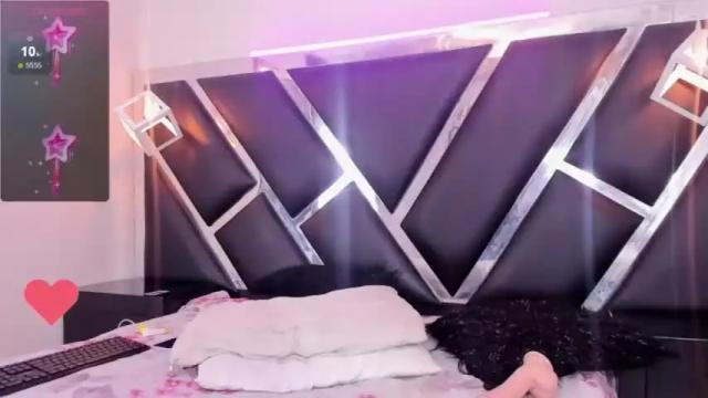 Image 3 of daphnelloyd Stream on Chaturbate on 12 months ago