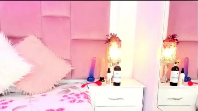 Image 10 of daphnelloyd Stream on Chaturbate on 15 days ago