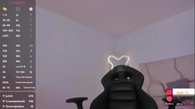 Image 2 of daphnne_tay Stream on Chaturbate on 29 days ago
