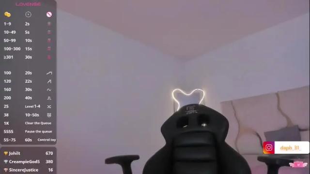 Image 3 of daphnne_tay Stream on Chaturbate on 29 days ago