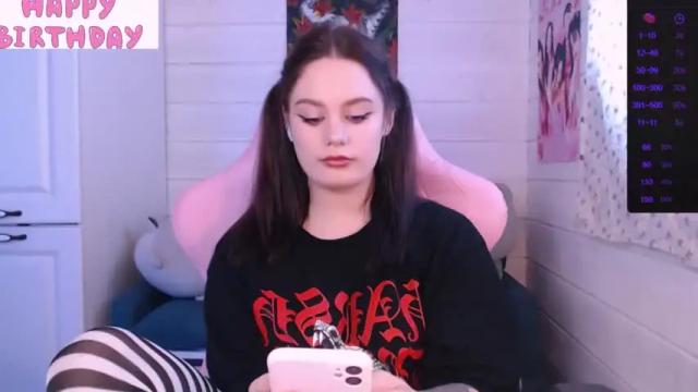 Image 2 of darcyie1ove Stream on Chaturbate on 17 months ago