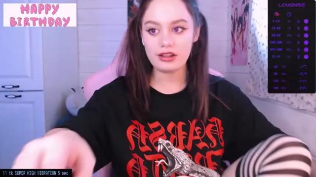 Image 3 of darcyie1ove Stream on Chaturbate on 17 months ago