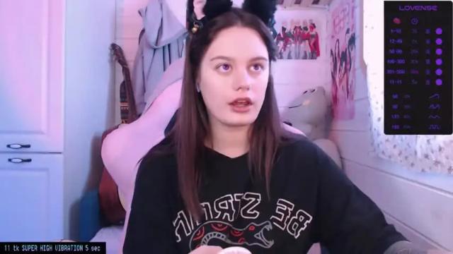 Image 2 of darcyie1ove Stream on Chaturbate on 17 months ago