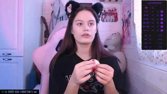 Image 3 of darcyie1ove Stream on Chaturbate on 17 months ago