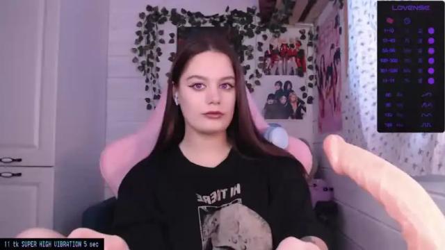 Image 12 of darcyie1ove Stream on Chaturbate on 16 months ago