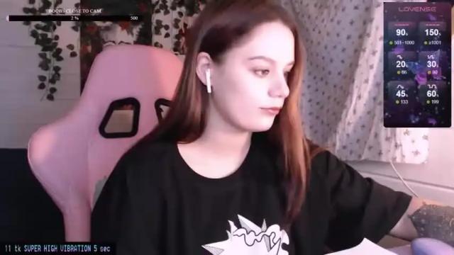 Image 3 of darcyie1ove Stream on Chaturbate on 15 months ago