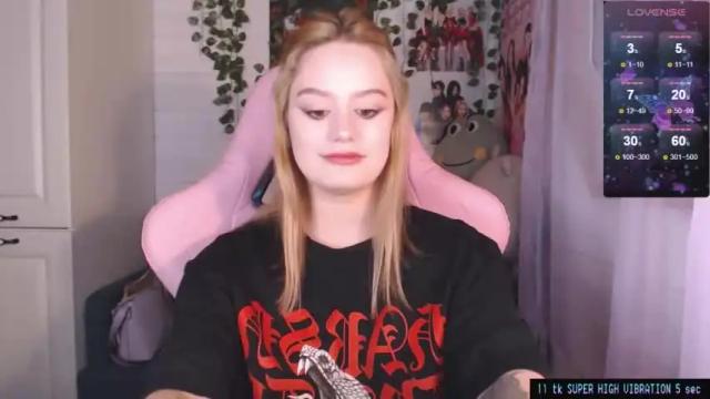 Image 2 of darcyie1ove Stream on Chaturbate on 14 months ago