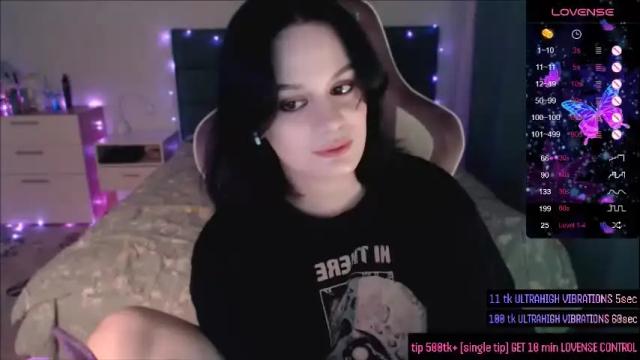 Image 3 of darcyie1ove Stream on Chaturbate on 2 months ago