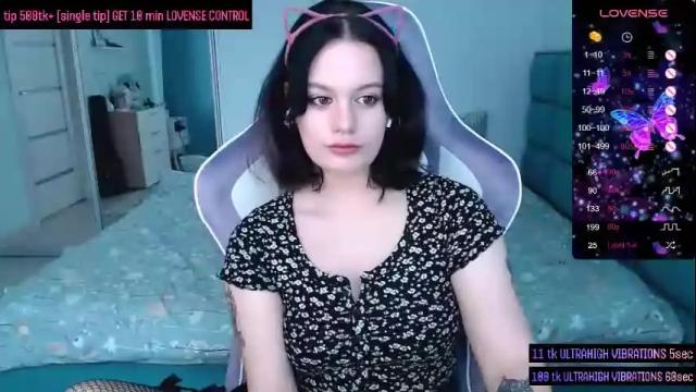 Image 3 of darcyie1ove Stream on Chaturbate on 1 month ago