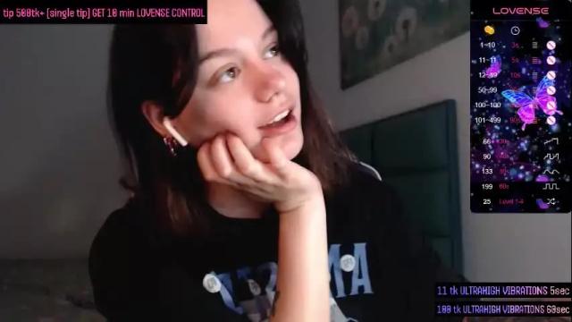 Image 12 of darcyie1ove Stream on Chaturbate on 16 days ago