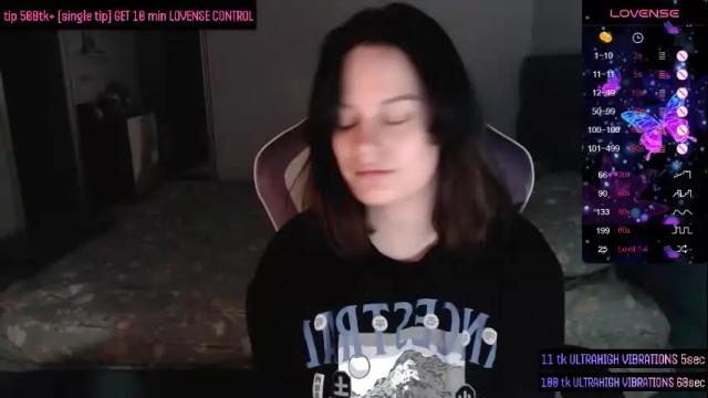 Image 4 of darcyie1ove Stream on Chaturbate on 16 days ago