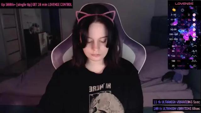 Image 7 of darcyie1ove Stream on Chaturbate on 13 days ago