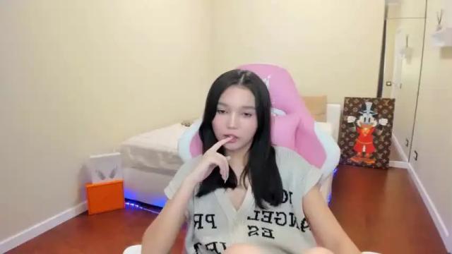Image 3 of darkglowww Stream on Chaturbate on 13 months ago