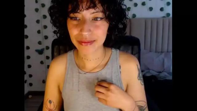 Image 2 of darling_selena Stream on Chaturbate on 24 months ago