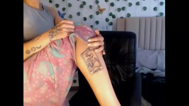 Image 3 of darling_selena Stream on Chaturbate on 24 months ago