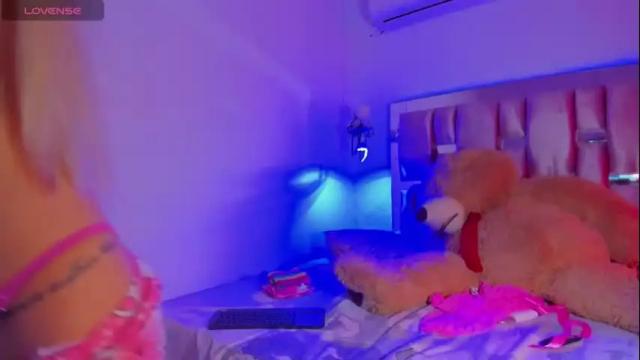 Image 2 of darlyn_tenderhot Stream on Chaturbate on 1 month ago