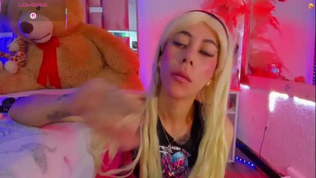 Image 4 of darlyn_tenderhot Stream on Chaturbate on 13 days ago