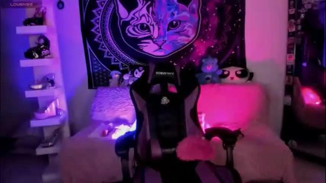 Image 3 of daryimiau Stream on Chaturbate on 3 months ago