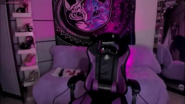 Image 3 of daryimiau Stream on Chaturbate on 2 months ago