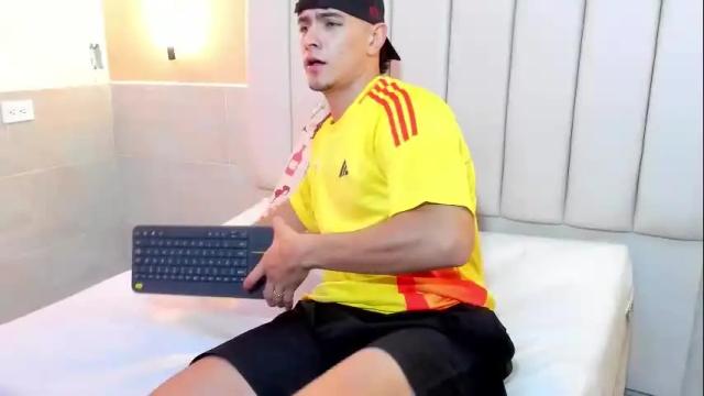 Image 8 of david_victoriaa Stream on Chaturbate on 9 days ago