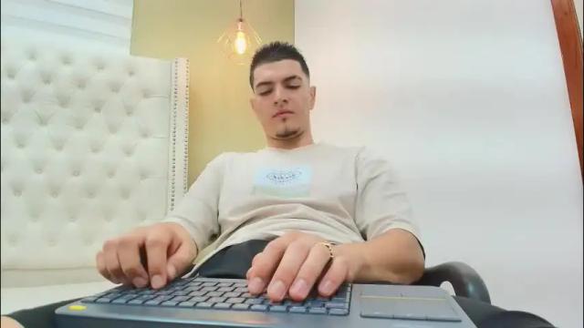 Image 2 of david_victoriaa Stream on Chaturbate on 1 month ago