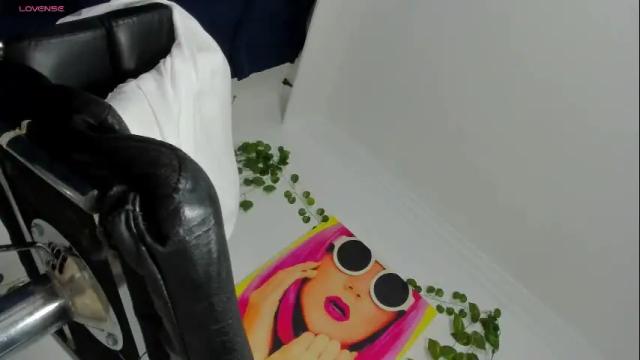 Image 12 of day_alexa Stream on Chaturbate on 2 months ago