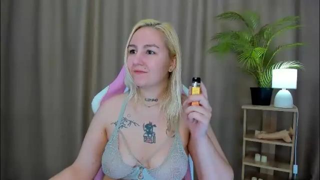 Image 8 of debbie_taylor Stream on Chaturbate on 2 months ago