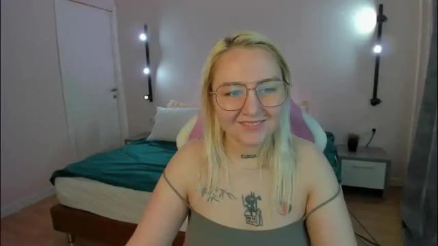Image 2 of debbie_taylor Stream on Chaturbate on 2 months ago