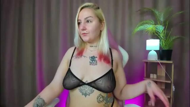 Image 2 of debbie_taylor Stream on Chaturbate on 1 month ago