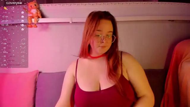 Image 2 of debbiewood Stream on Chaturbate on 14 months ago