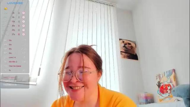Image 3 of debbiewood Stream on Chaturbate on 12 days ago