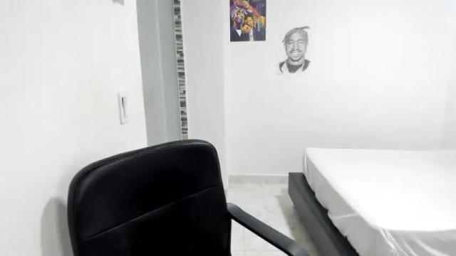 Image 2 of debhani_deerek Stream on Chaturbate on 17 months ago