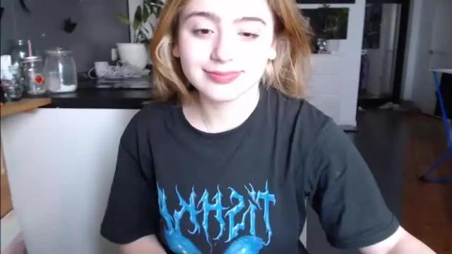 Image 12 of debratower Stream on Chaturbate on 13 months ago