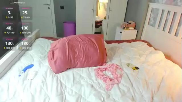 Image 4 of debratower Stream on Chaturbate on 20 days ago