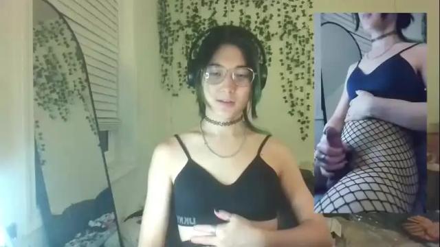 Image 2 of deciduousdoll Stream on Chaturbate on 4 months ago