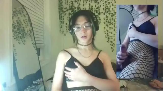 Image 4 of deciduousdoll Stream on Chaturbate on 4 months ago