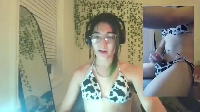Image 2 of deciduousdoll Stream on Chaturbate on 4 months ago