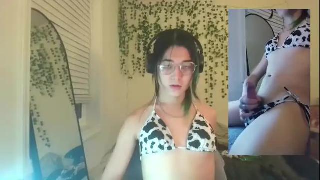 Image 3 of deciduousdoll Stream on Chaturbate on 4 months ago