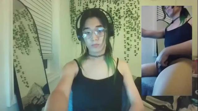 Image 2 of deciduousdoll Stream on Chaturbate on 3 months ago