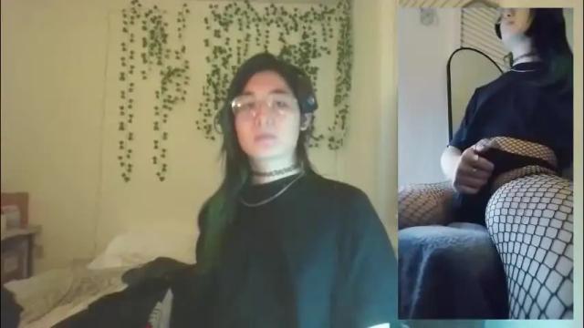 Image 2 of deciduousdoll Stream on Chaturbate on 2 months ago