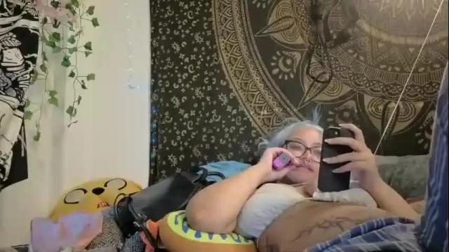 Image 4 of deluxxxeblu Stream on Chaturbate on 2 months ago