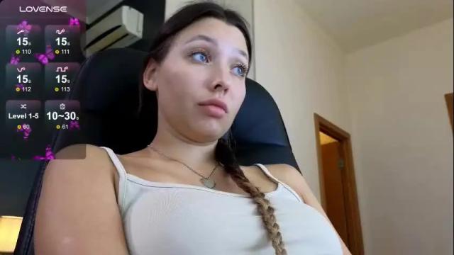 Image 2 of demi_loran Stream on Chaturbate on 2 months ago