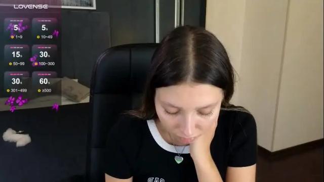 Image 7 of demi_loran Stream on Chaturbate on 2 months ago