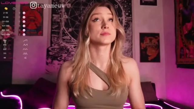 Image 4 of demonesslove Stream on Chaturbate on 13 months ago