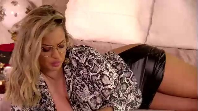 Image 12 of denisseperry Stream on Chaturbate on 1 month ago