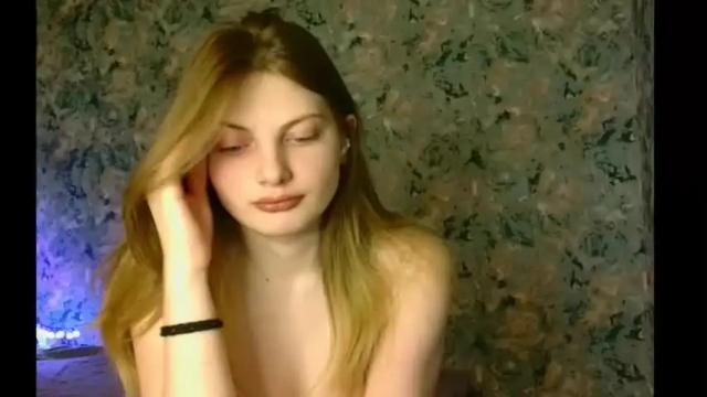 Image 3 of denni_polinoska Stream on Chaturbate on 19 months ago