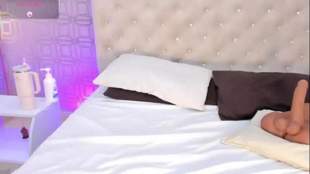 Image 3 of desire_sara Stream on Chaturbate on 14 days ago