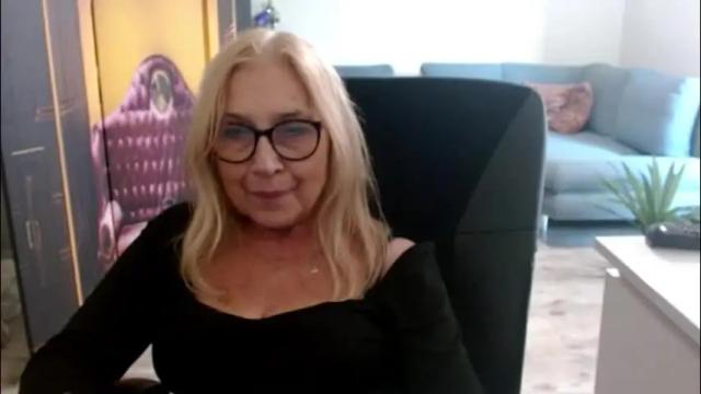 Image 3 of desiresofia Stream on Chaturbate on 2 months ago